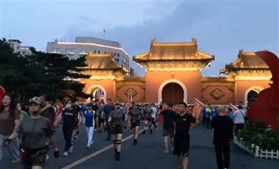 的老年“暴走团”开元棋牌争议之下(图5)